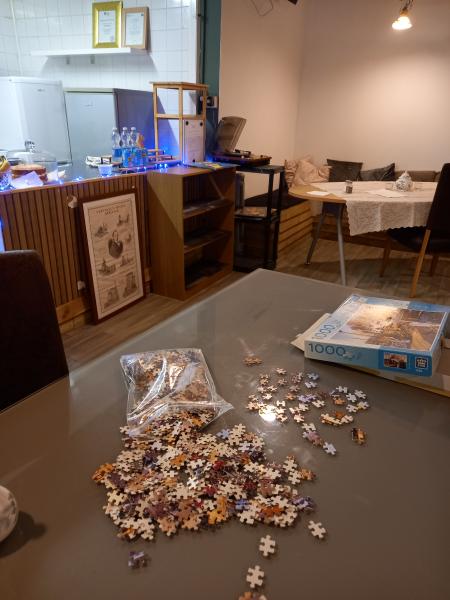 Opportunity to use the space in the cafe